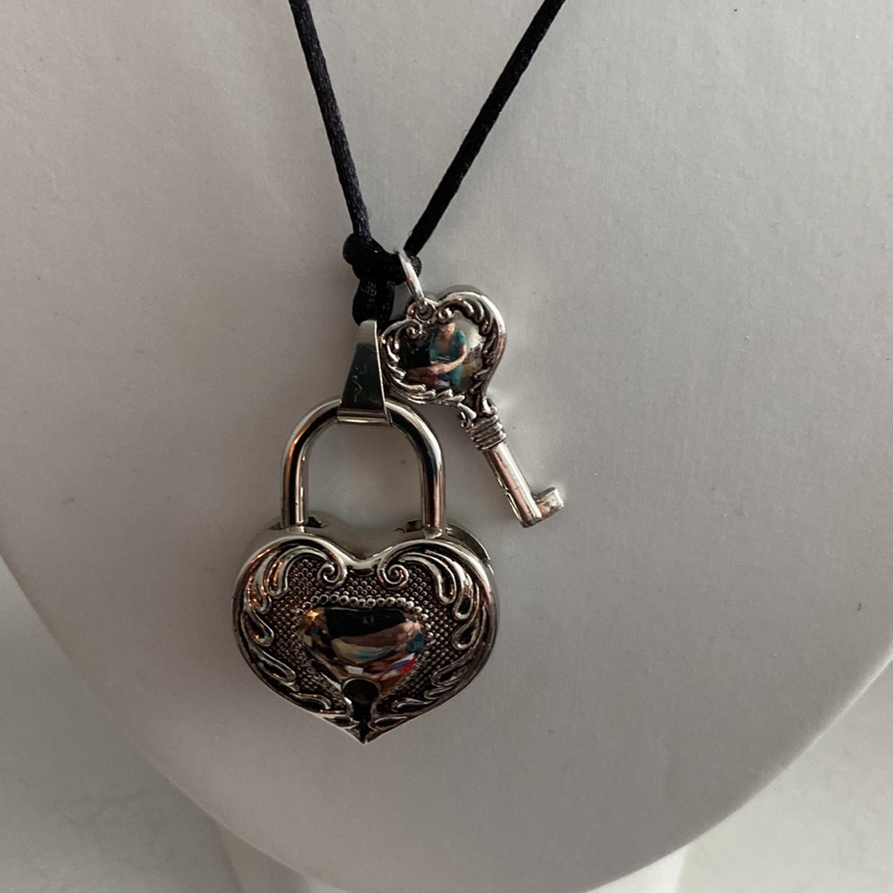 NEW!!! Heart lock & key necklace